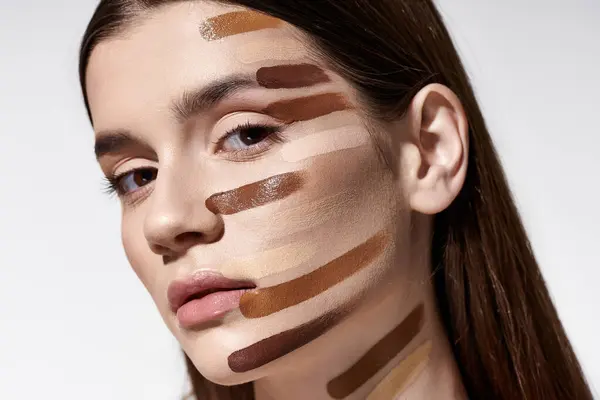 Beautiful Young Woman Showcasing Vibrant Array Makeup Her Face — Stock Photo, Image
