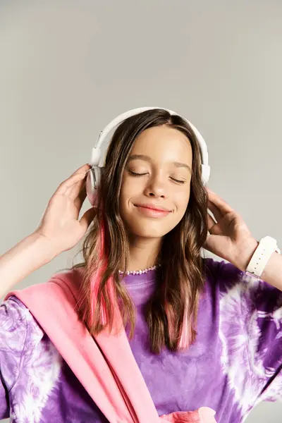 Stylish Teenage Girl Purple Shirt Actively Posing While Wearing Headphones — Zdjęcie stockowe
