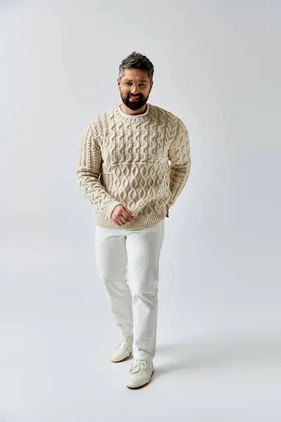 Bearded Man Exudes Charm Wearing White Sweater Pants Grey Studio — Stockfoto