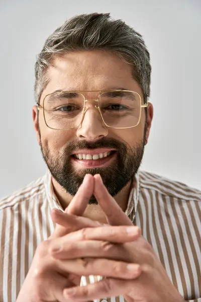 Bearded Man Glasses Striped Shirt Poses Elegantly Grey Background Studio — Foto Stock
