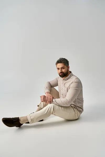 Bearded Man Elegant Attire Sitting Ground His Legs Crossed Contemplative — Stock Photo, Image