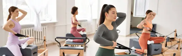 Group Sporty Women Practicing Pilates Exercises Room — 图库照片