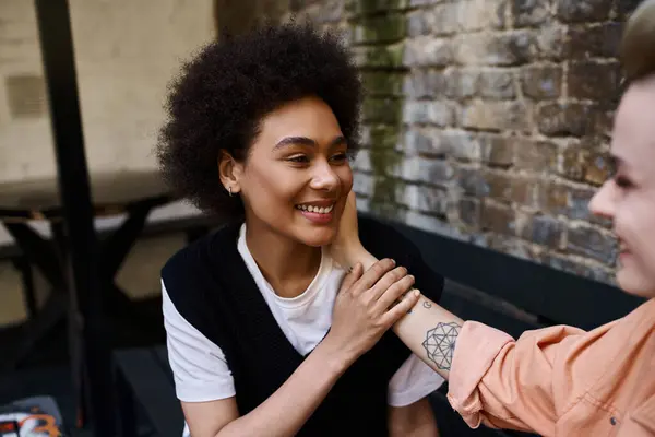 stock image Two women looking at each other in a cafe.