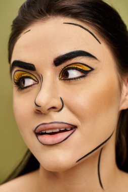 Pop sanat tarzı makyajlı güzel esmer bir kadın.
