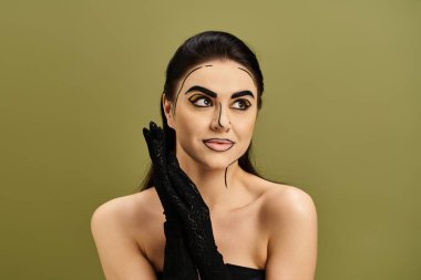 Popüler sanat makyajlı ve eldivenli şık esmer kadın sonsuz bir cazibe yayar..