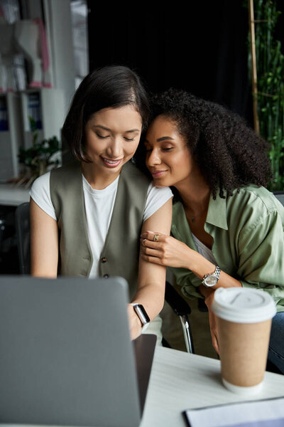 Office lesbians demonstrate teamwork with love.