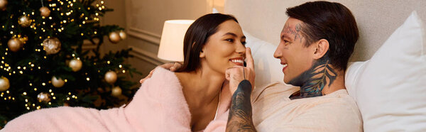 Любящие пары радостно сближаются теплым светом праздничных огней в своей уютной гостиной