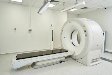 Modern hastane, sağlık değerlendirmeleri için son model bir MRI ile teşhis konularına odaklandı..