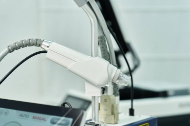 Gelişmiş ekipmanlar bugün cilt tedavisinde modern dermatolojik prosedürleri sergiliyor.