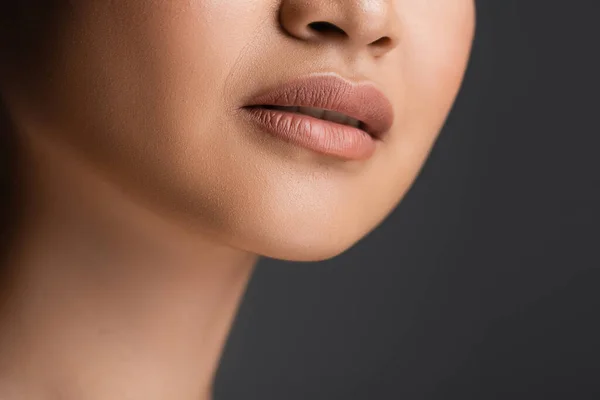 Cropped view of young woman with makeup isolated on grey - foto de stock