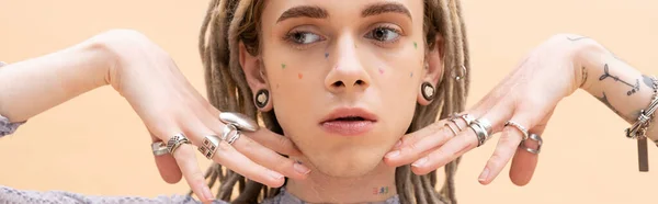 Nonbinary person with dreadlocks and rings on fingers isolated on yellow, banner — Foto stock