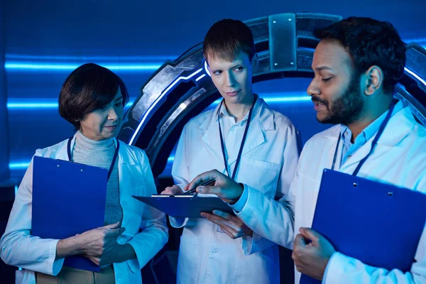 Discussion of three scientists at the center of the future — Stock Photo