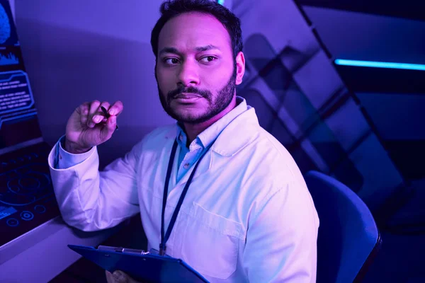 Futuristic Contemplation: Hindu Scientist Reflects Amid Neon Lights in Future Science Center — Stock Photo