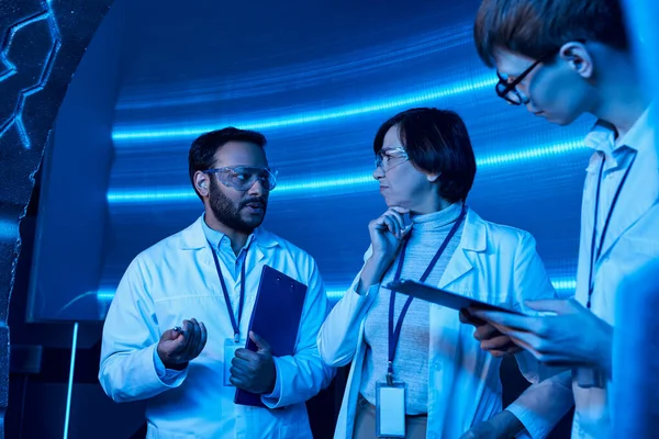 Indian scientist talking to team while working on invention in innovation hub — Stock Photo