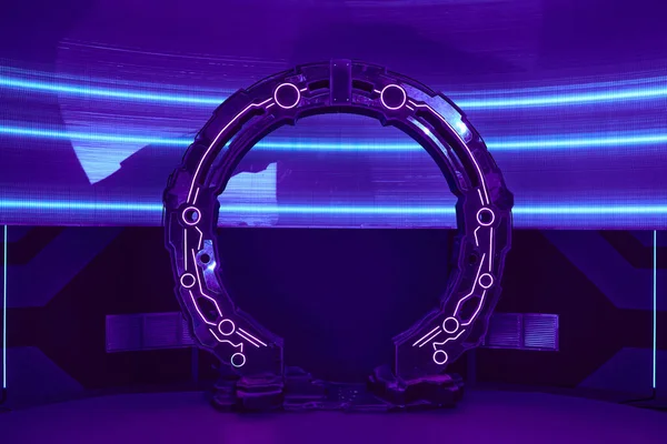 Invention futuriste, exploration spatiale, dispositif néon-éclairé en forme d'arche dans le centre scientifique — Photo de stock