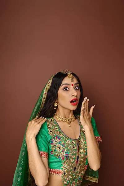 Astonished indian woman in national clothes with bindi and green veil looking surprisedly at camera — Stock Photo