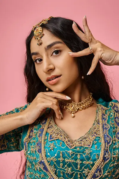 Vertical shot of attractive indian woman in national costume gesturing and looking at camera — Stock Photo