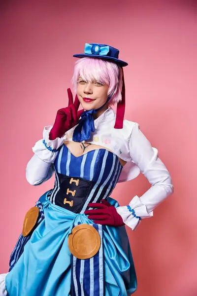 Alegre atraente mulher cosplaying anime vibrante personagem e olhando para a câmera no fundo rosa — Fotografia de Stock