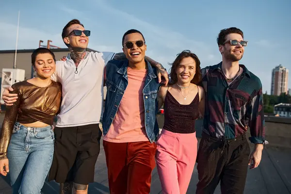 Happy multicultural people in urban outfits with trendy sunglasses having fun and smiling at camera — Stock Photo