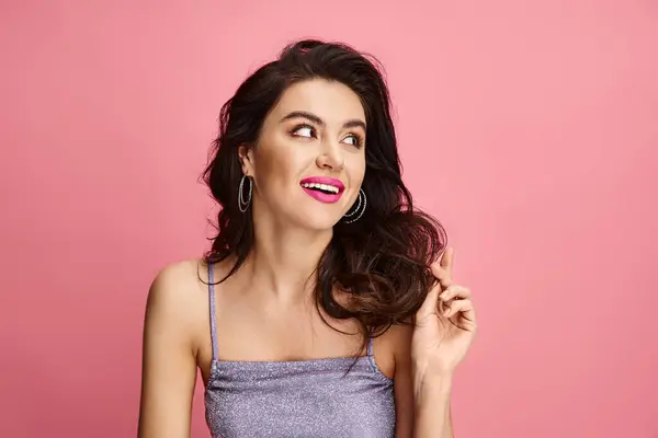 Elegant woman in a dress posing gracefully against a vibrant backdrop. — Stock Photo
