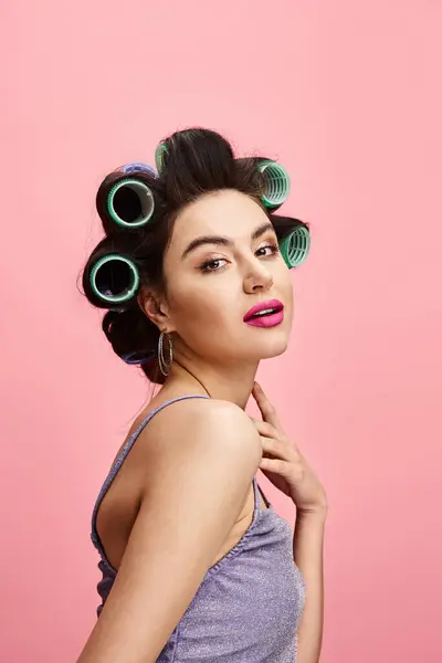 An attractive woman with natural beauty, with makeup with curlers in her hair. — Stock Photo