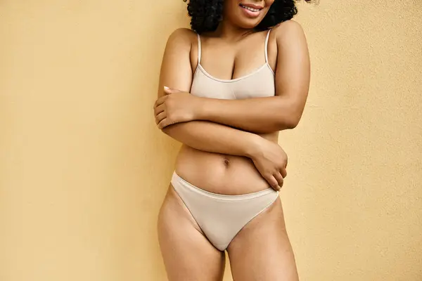A beautiful woman in a bikini striking a pose for a picture. — Stock Photo