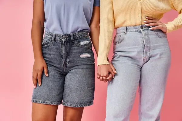 Two diverse women stand side by side, holding hands in a show of unity and solidarity. — Stock Photo