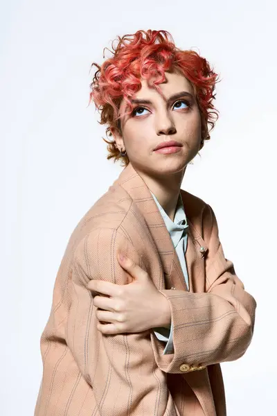 Stylish woman with vibrant red hair striking a pose for a camera. — Stock Photo