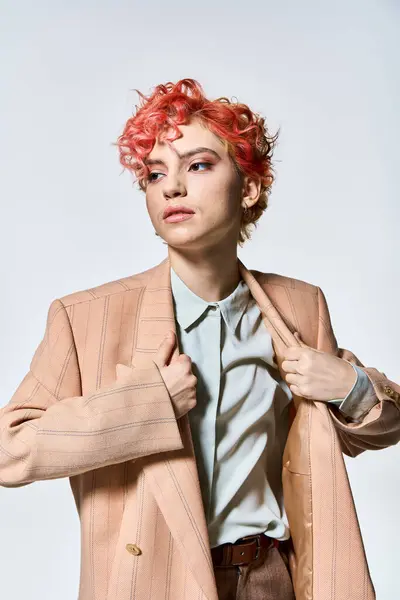 A striking woman with red hair dons a stylish jacket. — Stock Photo