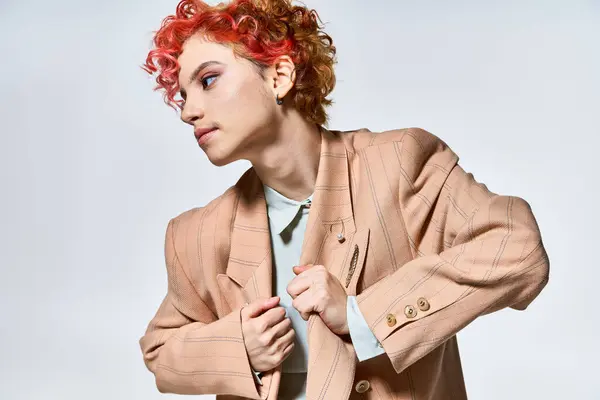 A woman with red hair wears a stylish jacket. — Stock Photo