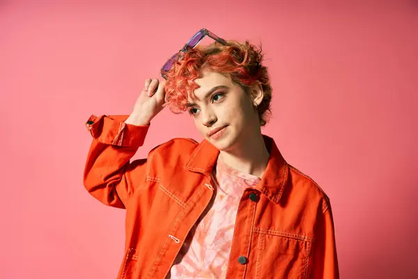 A woman with red hair wearing an orange jacket. — Stock Photo