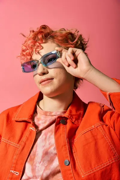 A young woman with vibrant red hair confidently sports sunglasses. — Stock Photo