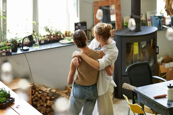 Couple lesbien en studio d'art. — Photo de stock