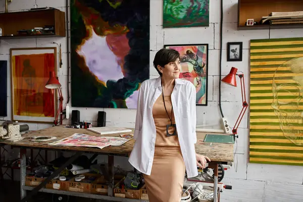 Woman captivated by painting in studio. — Stock Photo