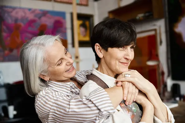 Two women hugging in a cozy room. — Stock Photo