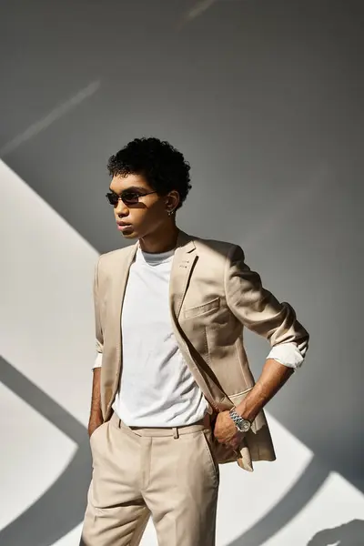 Stylish African American man in tan suit and trendy sunglasses. — Stock Photo