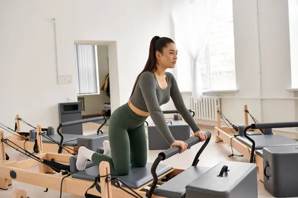 Beautiful woman gracefully exercising. — Stock Photo