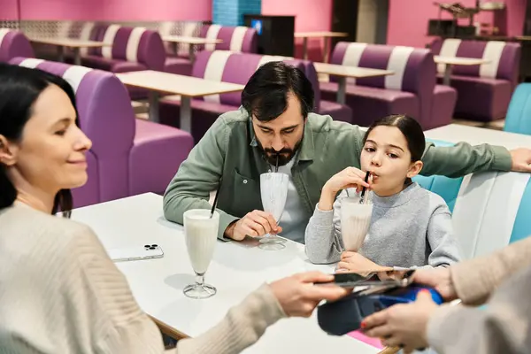 A joyful family enjoys time together at a stylish cafe, creating lasting memories during the weekend. — Stock Photo