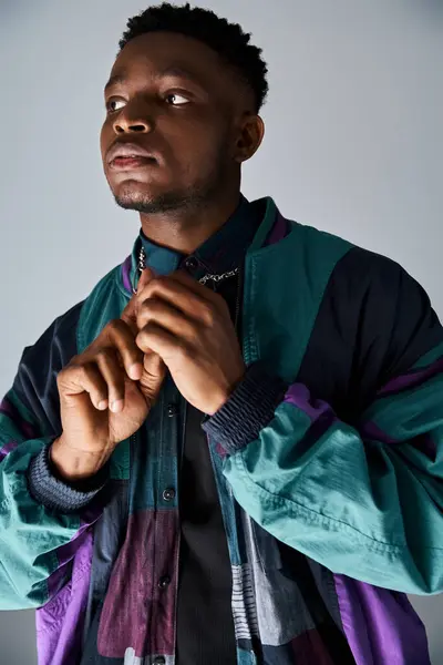 Handsome African American man in stylish attire posing confidently for a photo. — Stock Photo