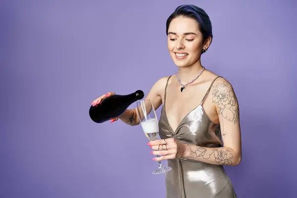 Young woman with short blue hair elegantly poses in a silver dress, holding a champagne glass. — Fotografia de Stock