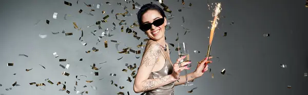 A young woman with short blue hair posing in a silver party dress, holding a sparkler and wearing sunglasses. — Stock Photo