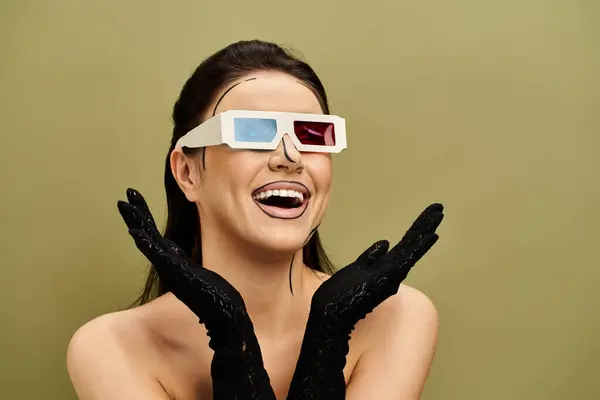 Брюнетка с макияжем в 3D очках и стильных черных перчатках. — стоковое фото