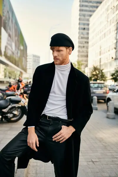 A young red-haired man in a black suit and white shirt strolling through the city. — Stock Photo
