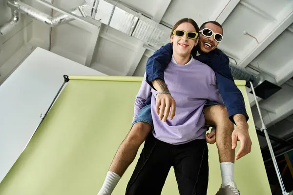 Two attractive men enjoy quality time together. — Stock Photo
