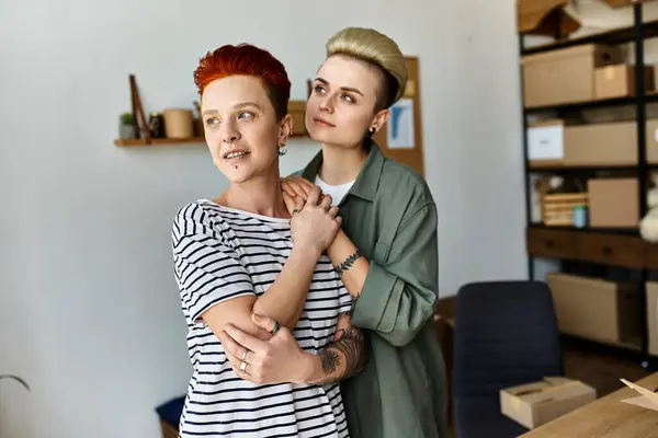 Two women standing together, united in their commitment to LGBTQ rights. — Stock Photo