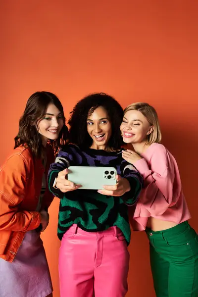Young beautiful women taking selfie, showcasing diversity in cultures and friendship. — Stock Photo
