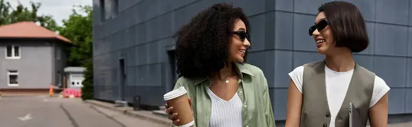 Two women, a lesbian couple, enjoy a coffee break together in the city. — Stock Photo