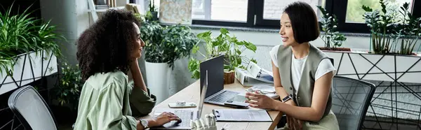Two women in an office setting, working on a project together. — Stock Photo