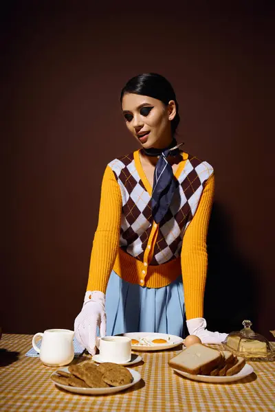 Young woman in retro outfit sparkles glamour while making breakfast. — Stock Photo