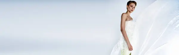A woman models a white, sustainable dress. — Stock Photo